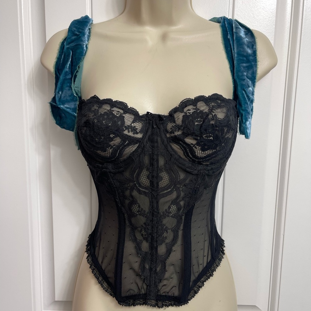 Sororité Vintage Vanity Fair Black Lace Corset